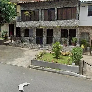 Casa Familiar En Santa Monica Сasa de vacaciones Medellín